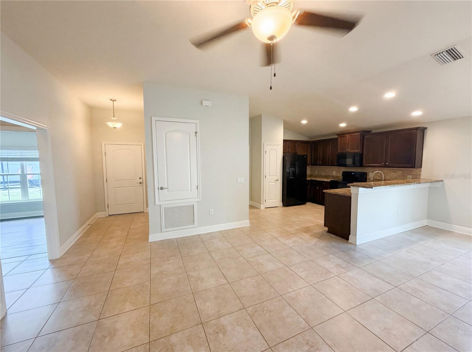 SUMMER CHASE - Residential