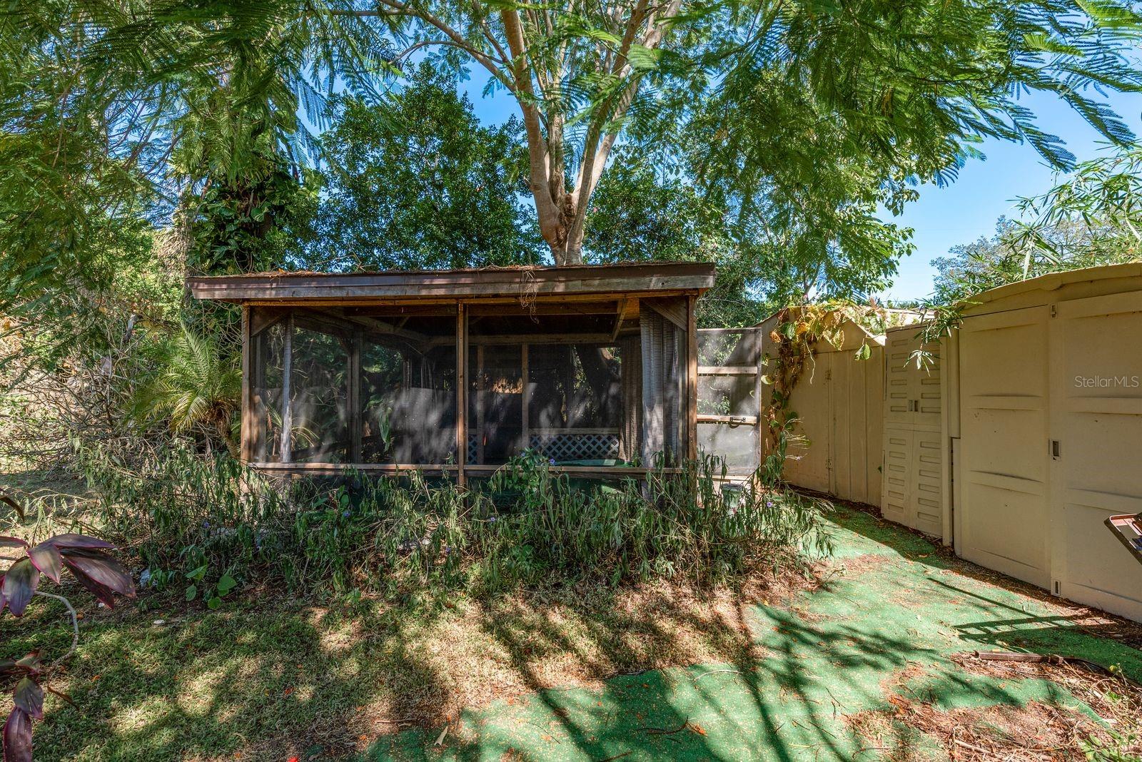 FOREST HILLS - Residential Lease