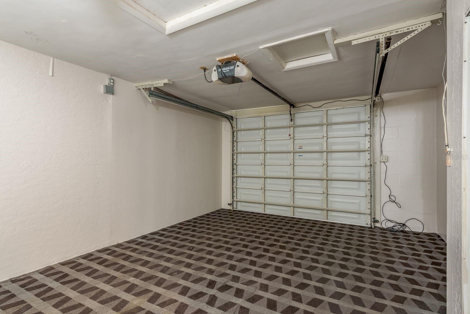 FOREST HILLS - Residential Lease