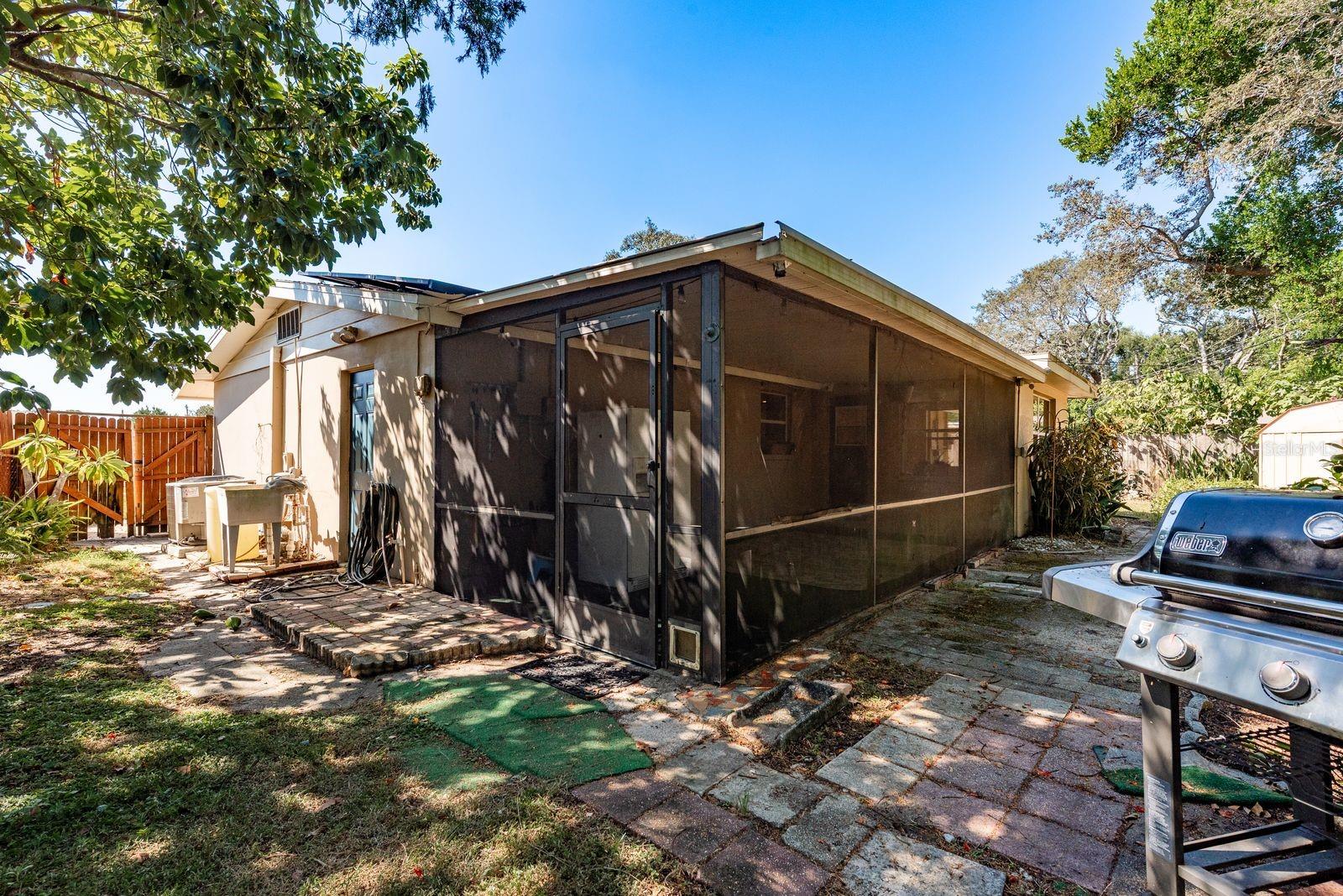 FOREST HILLS - Residential Lease