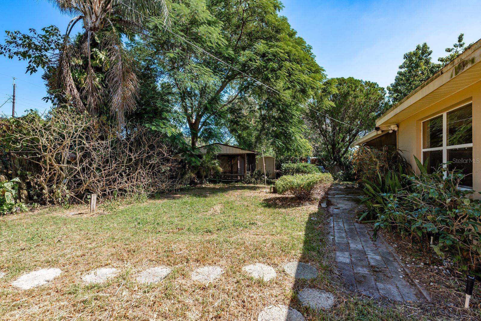 FOREST HILLS - Residential Lease