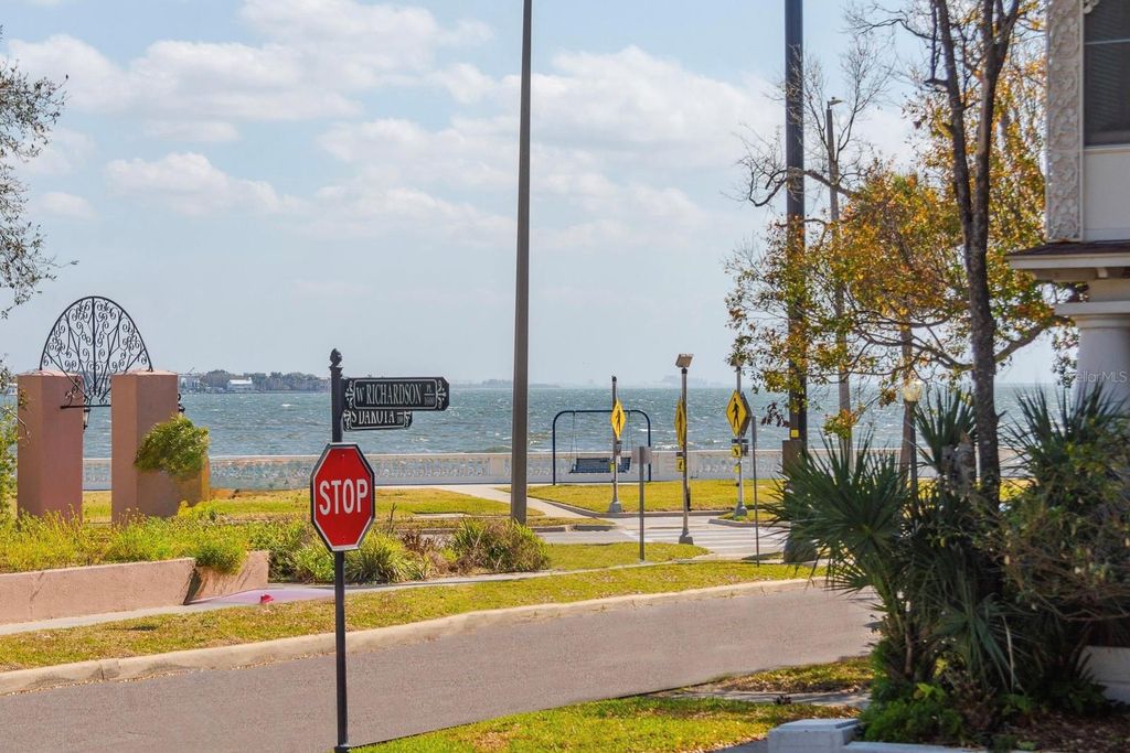 Photo of 1027 S Dakota Avenue, Tampa, FL 33606 (MLS # TB8464073)