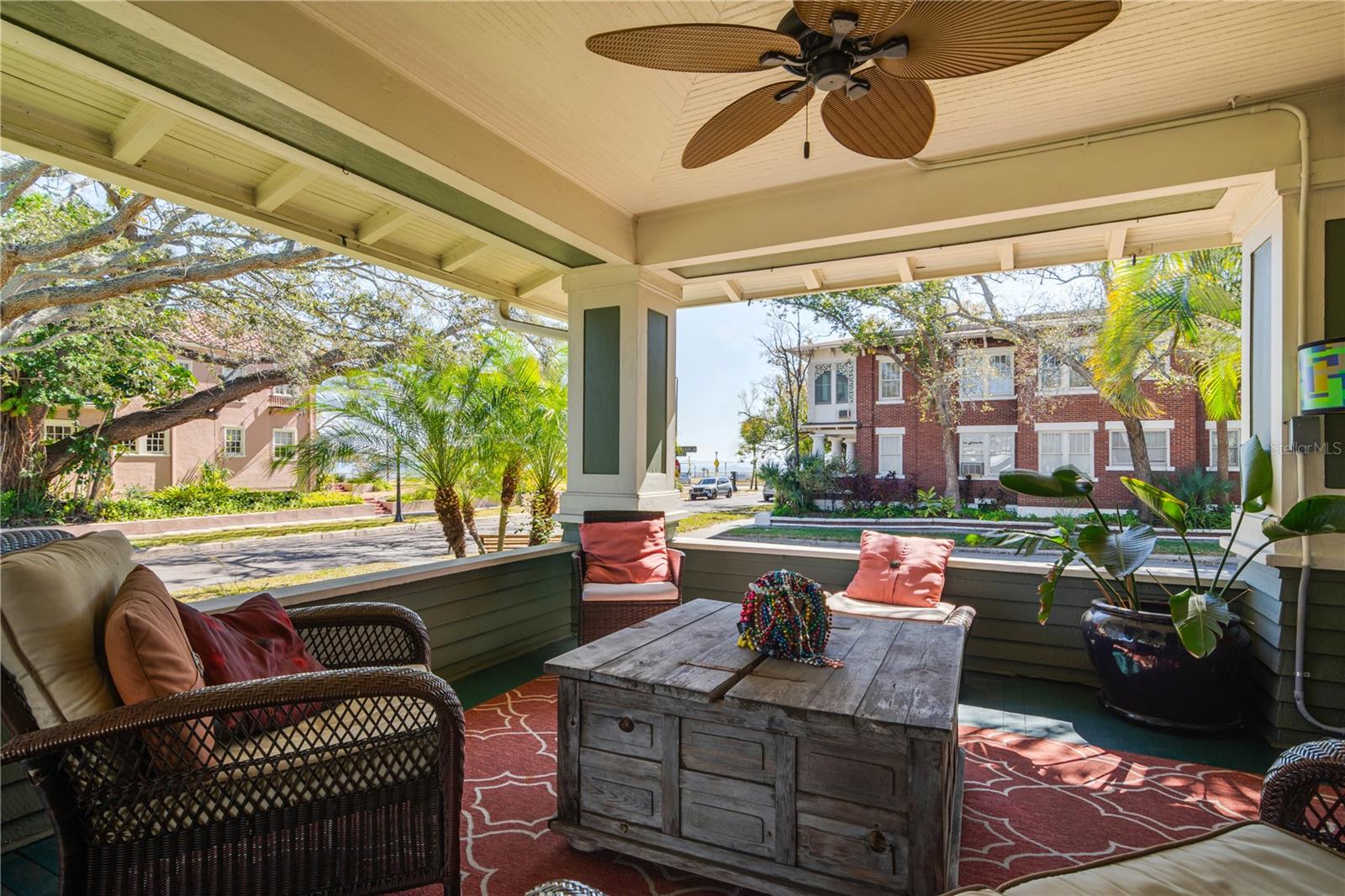 1027 S DAKOTA AVENUE