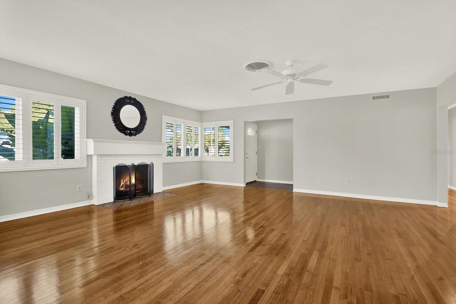 OAKWOOD MANOR - Residential