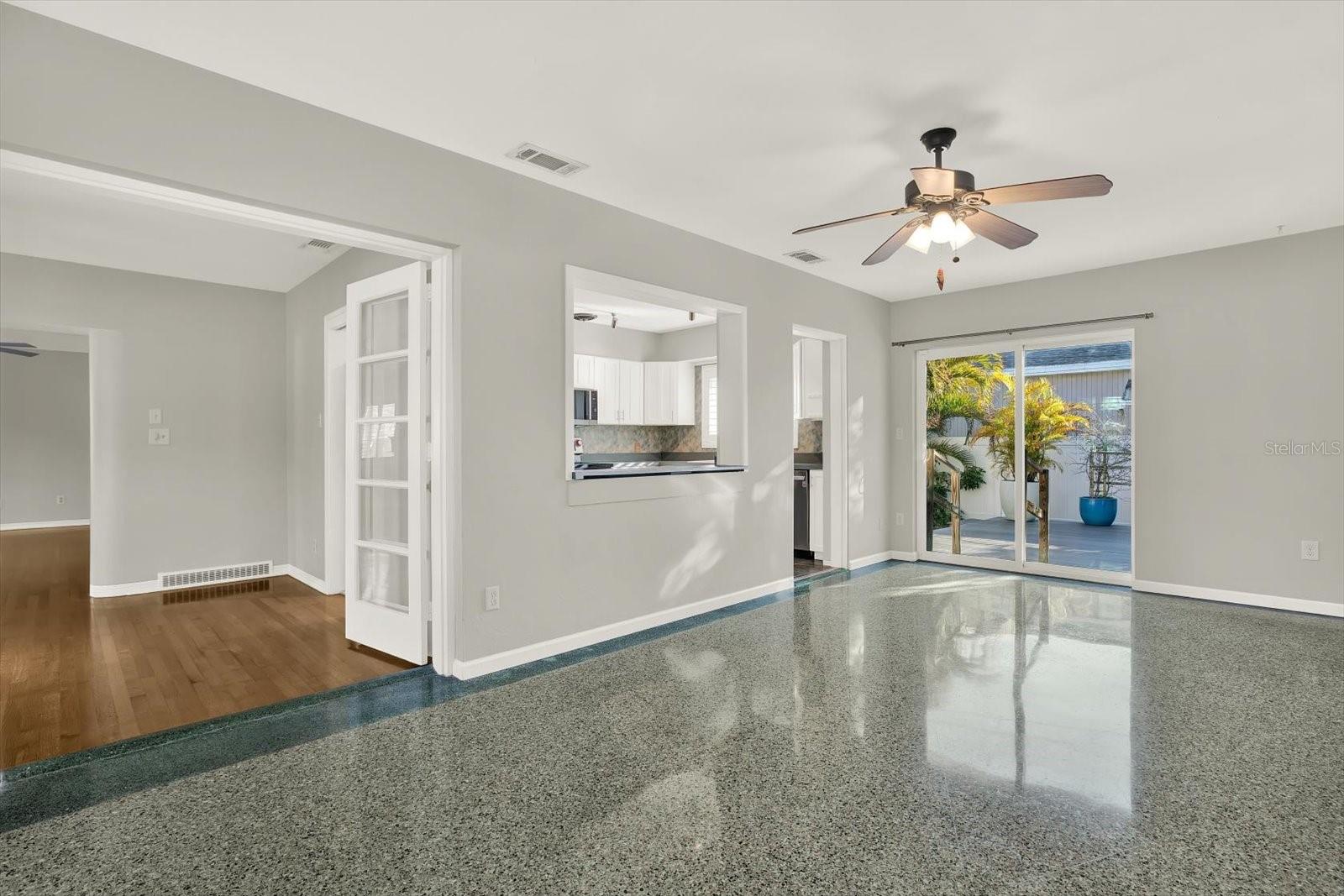 OAKWOOD MANOR - Residential