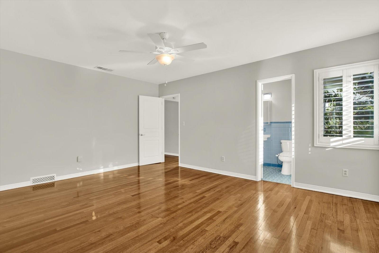 OAKWOOD MANOR - Residential