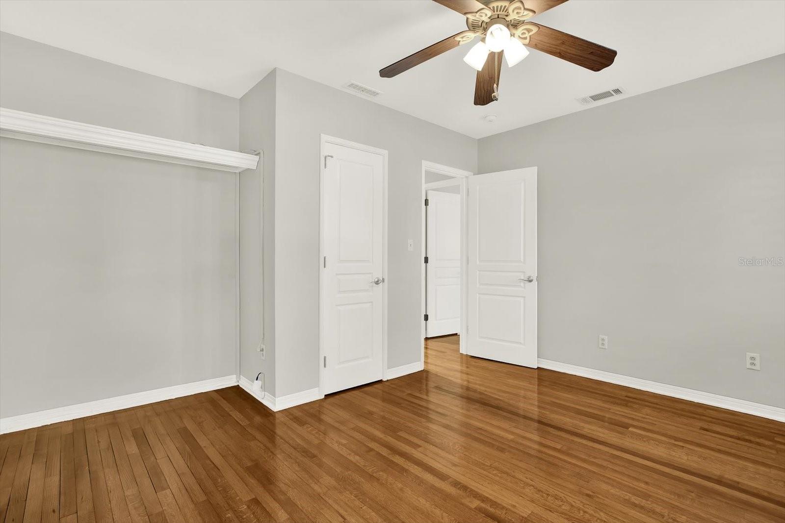 OAKWOOD MANOR - Residential