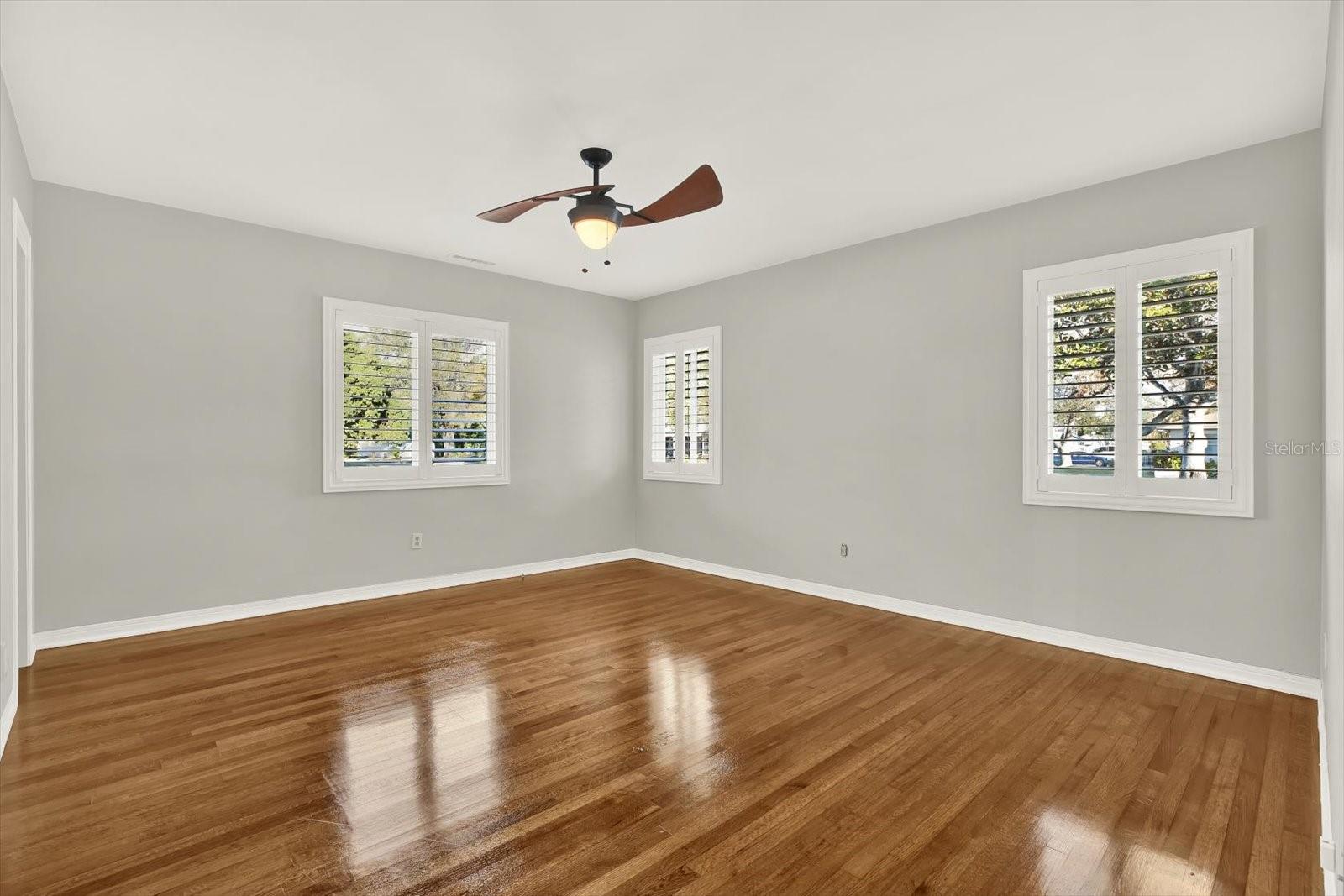 OAKWOOD MANOR - Residential