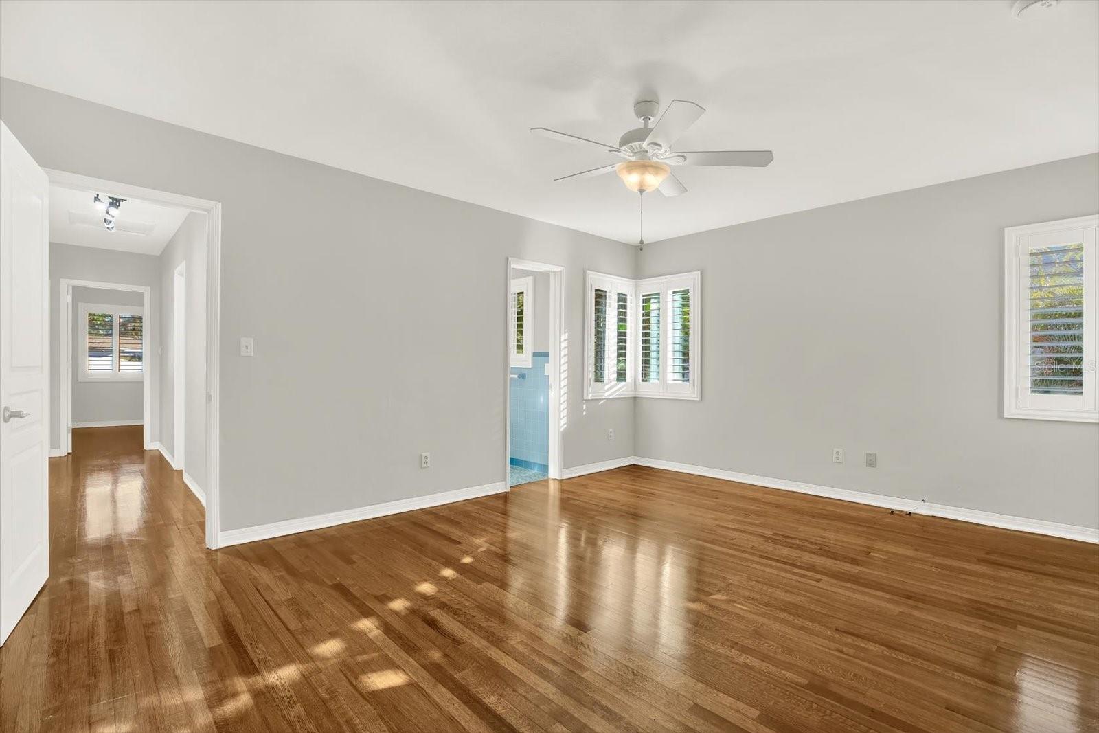 OAKWOOD MANOR - Residential