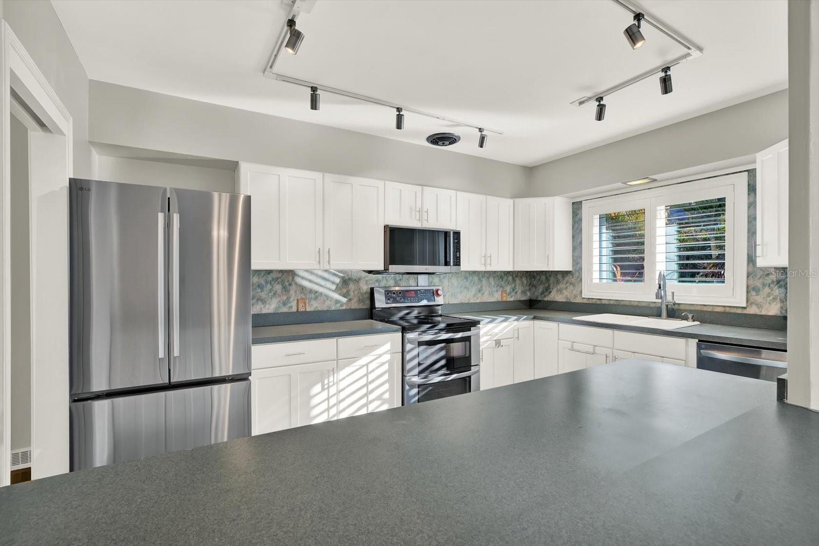 OAKWOOD MANOR - Residential