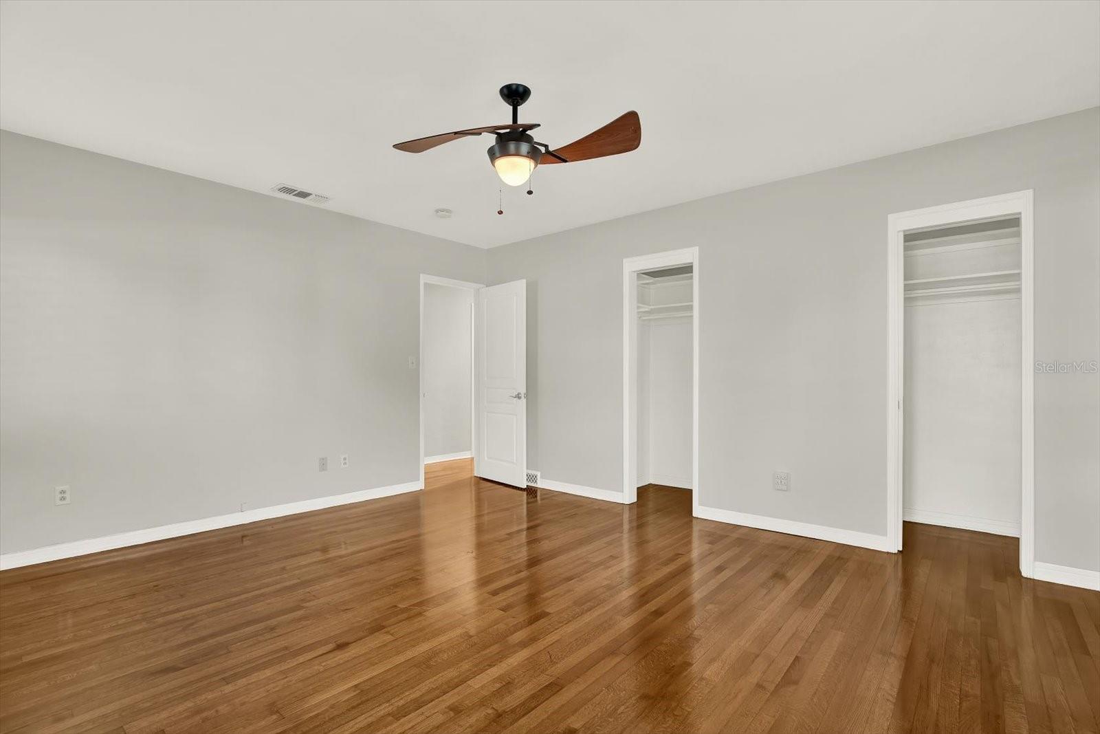 OAKWOOD MANOR - Residential