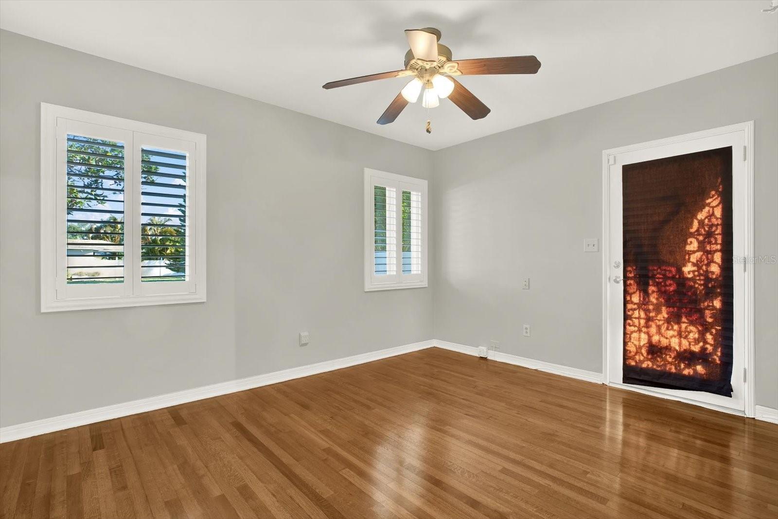 OAKWOOD MANOR - Residential