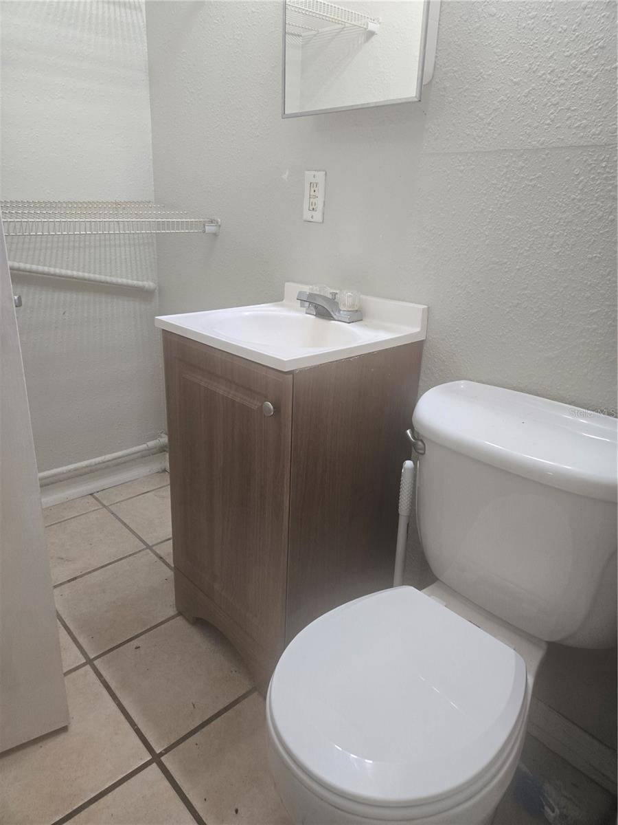 EL RANCHO PARK ADD BLK B - Residential Lease