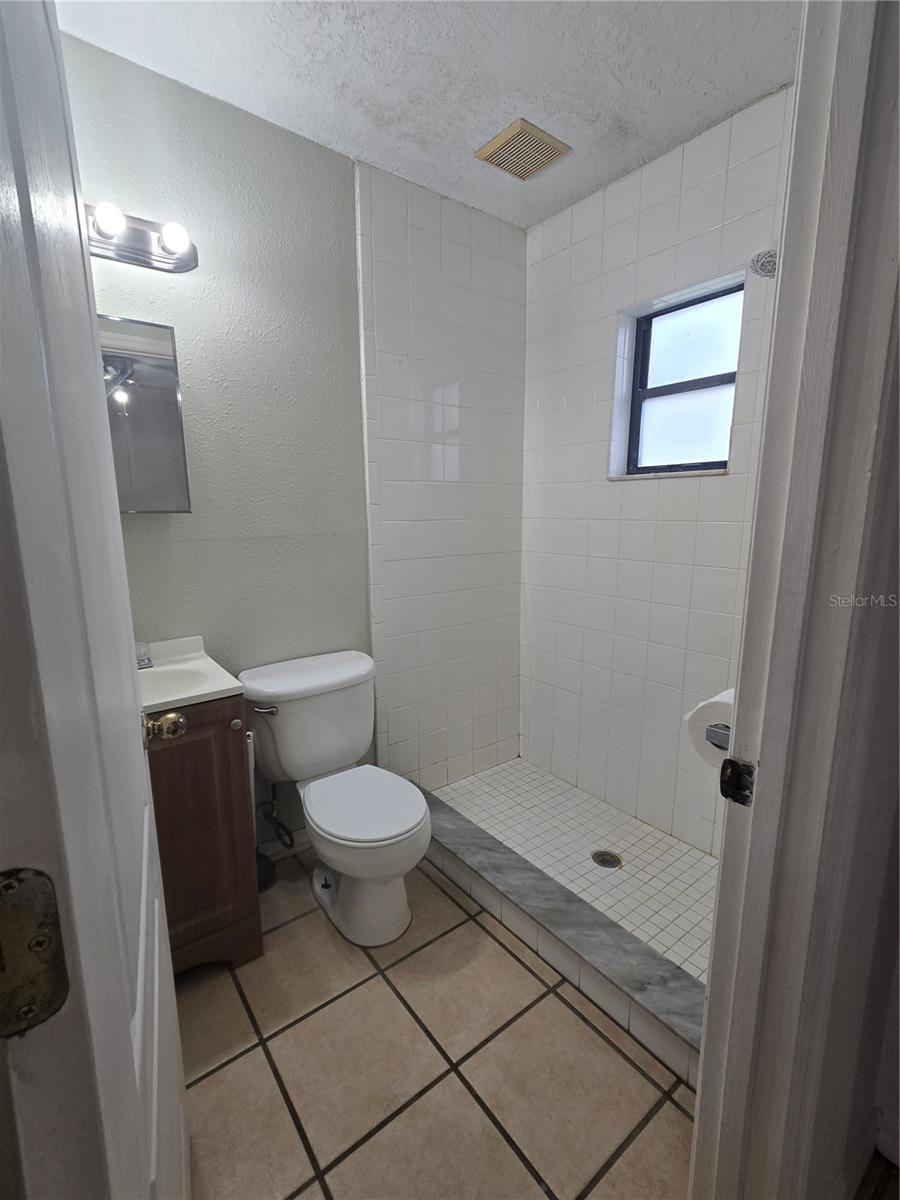 EL RANCHO PARK ADD BLK B - Residential Lease