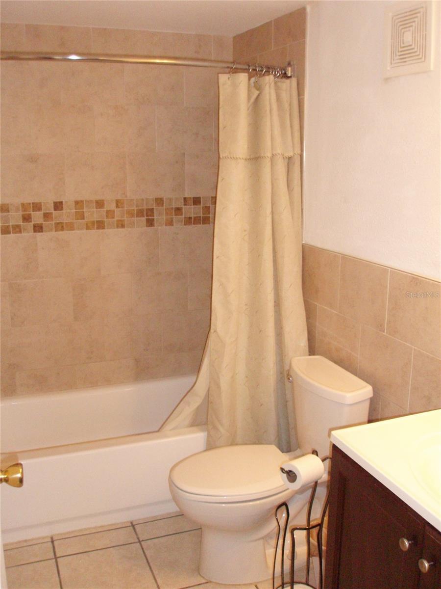 ROYAL PINES CONDO - Residential Lease