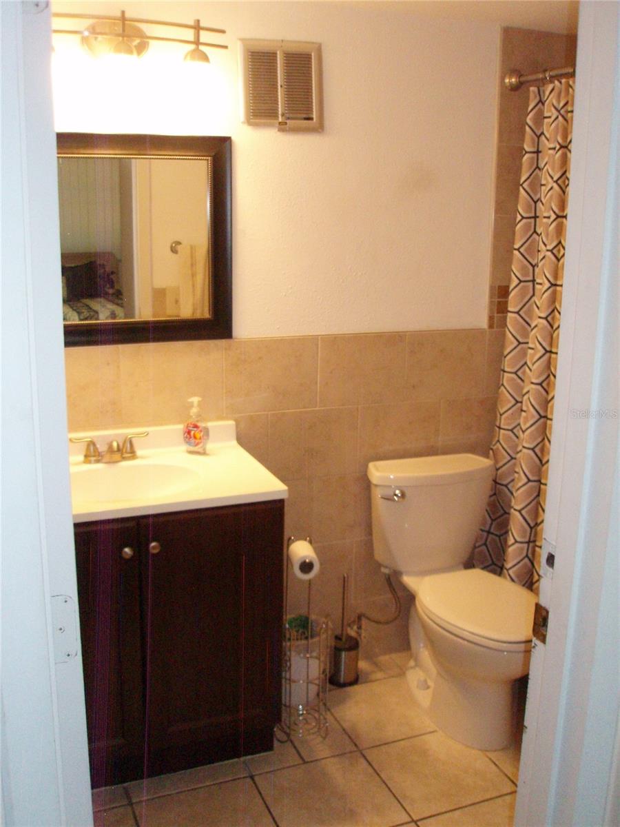 ROYAL PINES CONDO - Residential Lease