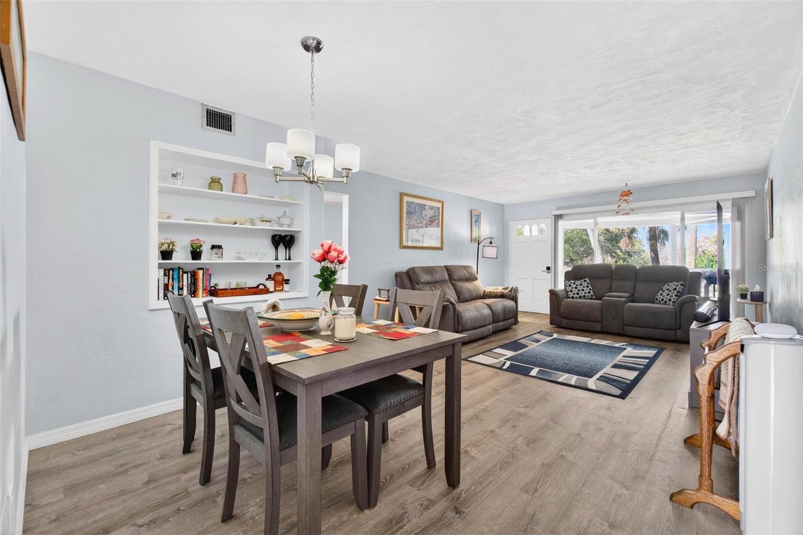 ON TOP OF THE WORLD - Residential