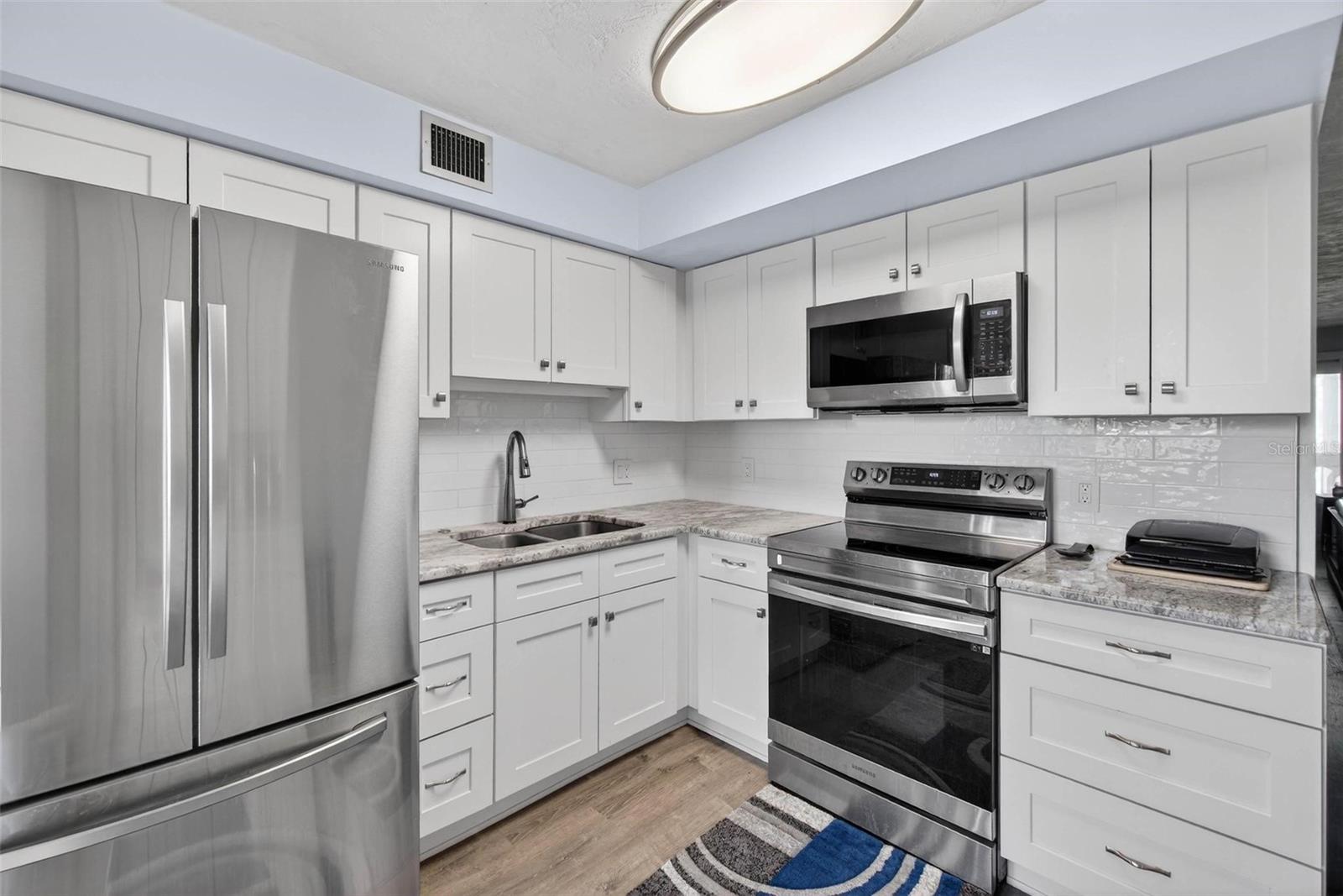 ON TOP OF THE WORLD - Residential