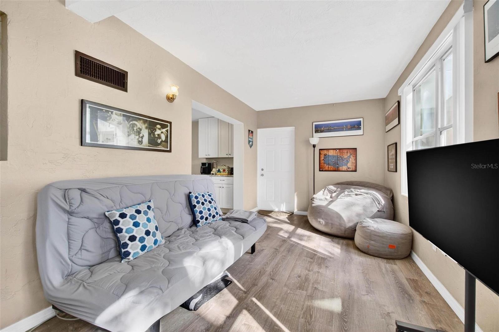 ON TOP OF THE WORLD - Residential