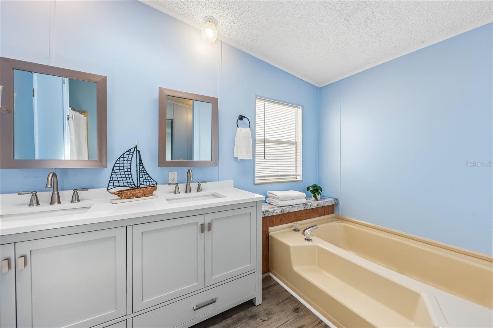 TAVARES FOX RUN MOBILE HOME - Residential