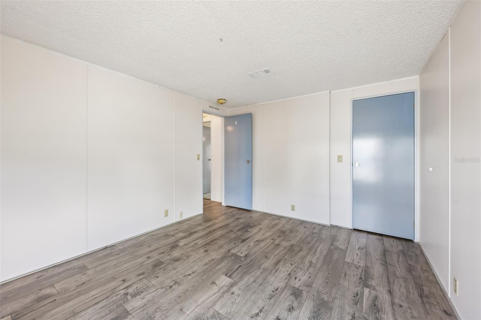 TAVARES FOX RUN MOBILE HOME - Residential