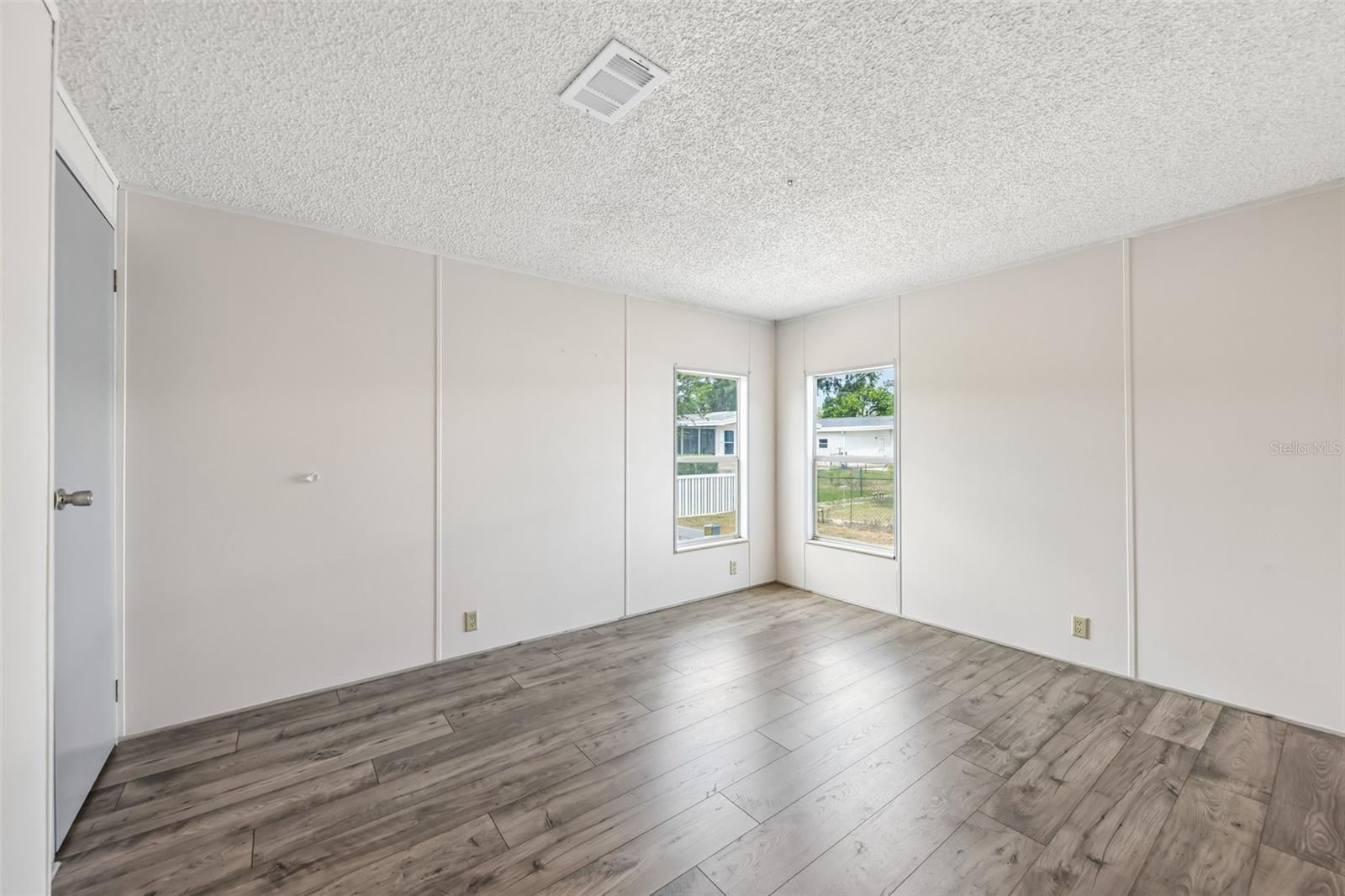 TAVARES FOX RUN MOBILE HOME - Residential