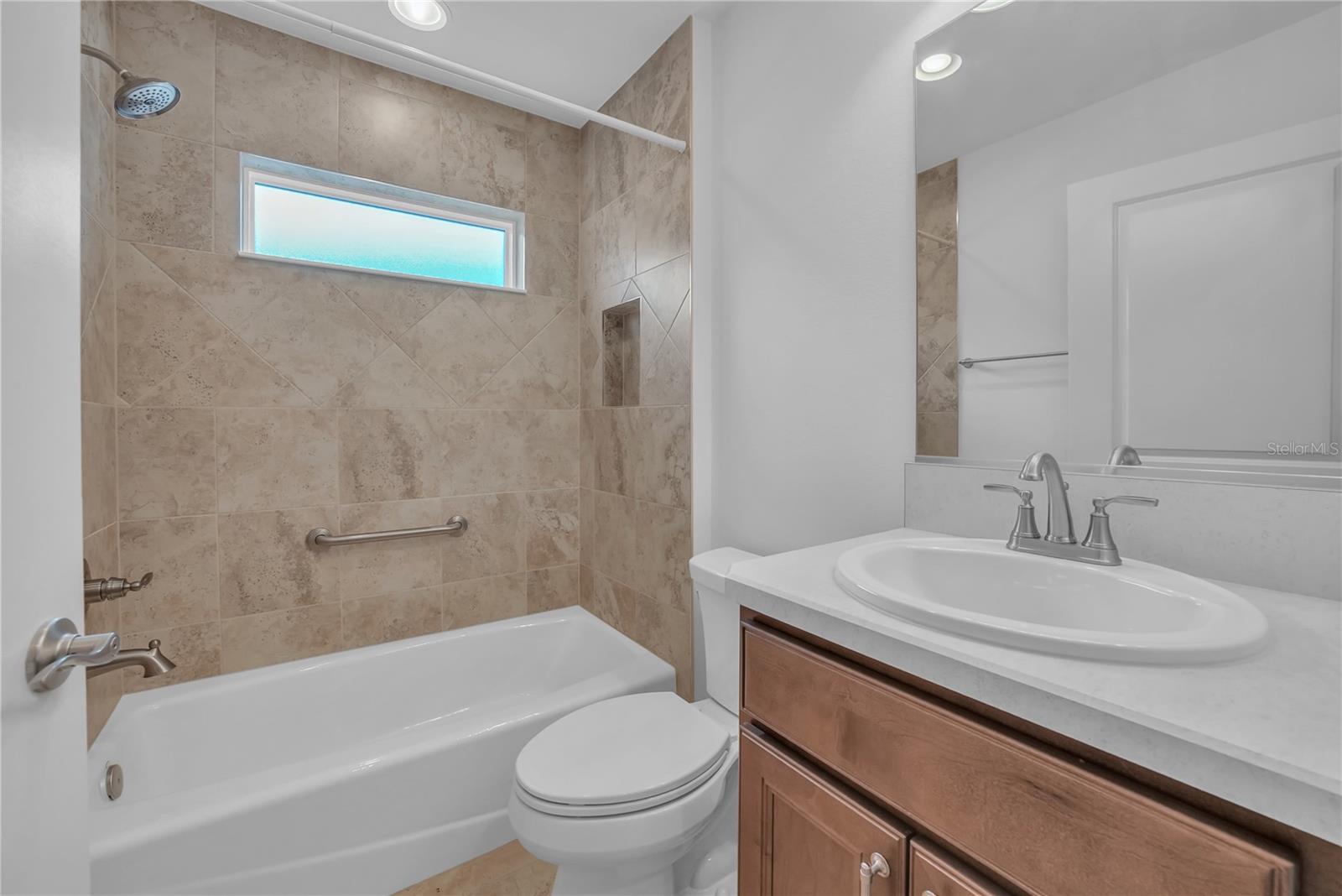 VILLAGES/SOUTHERN OAKS UN 28 - Residential