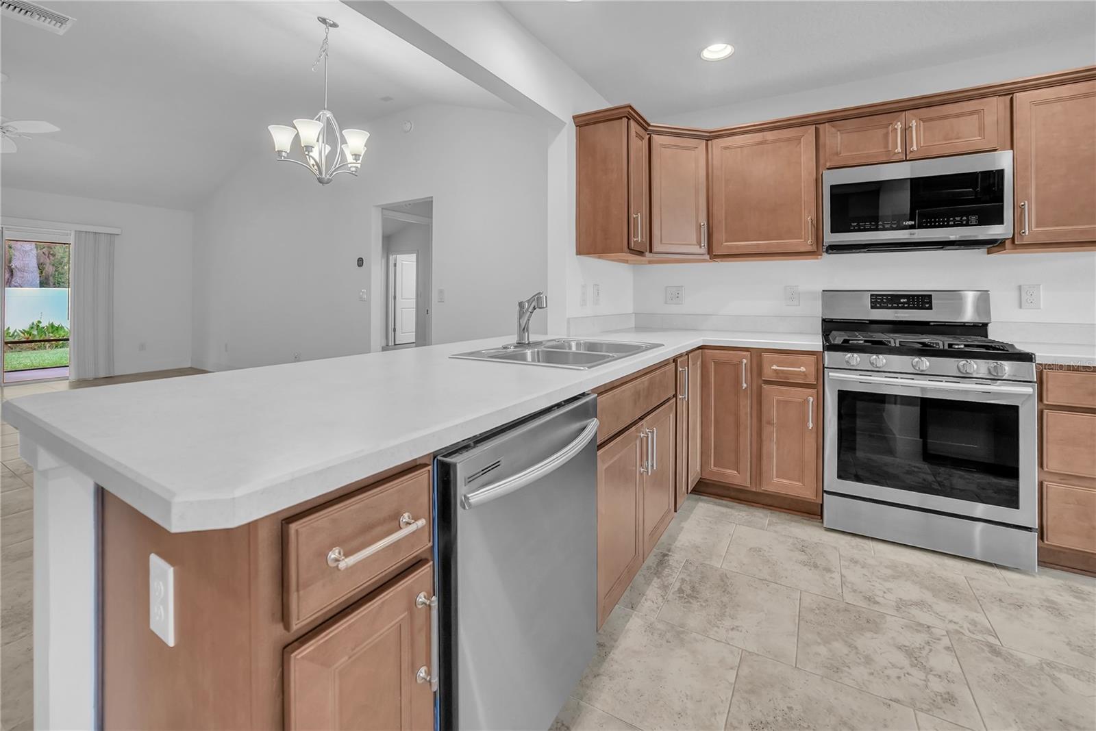 VILLAGES/SOUTHERN OAKS UN 28 - Residential