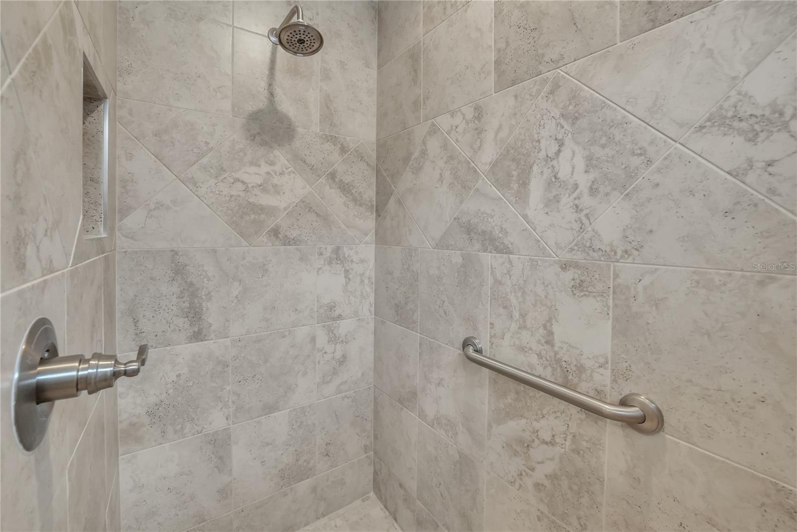 VILLAGES/SOUTHERN OAKS UN 28 - Residential