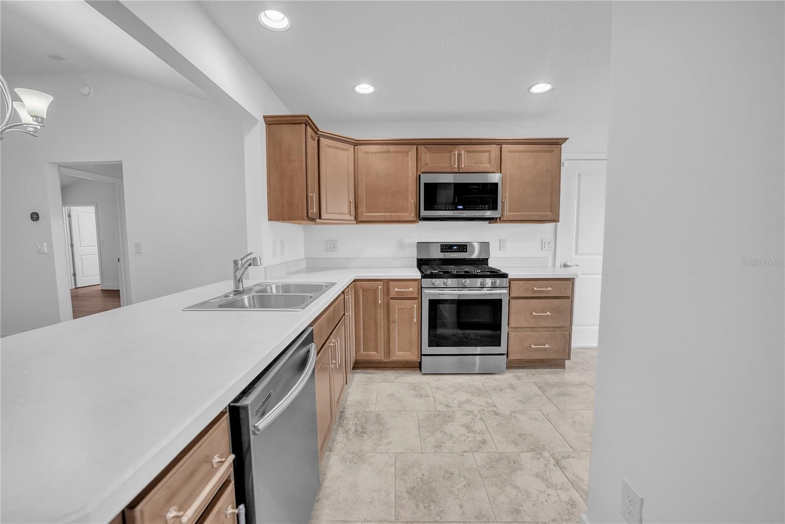 VILLAGES/SOUTHERN OAKS UN 28 - Residential