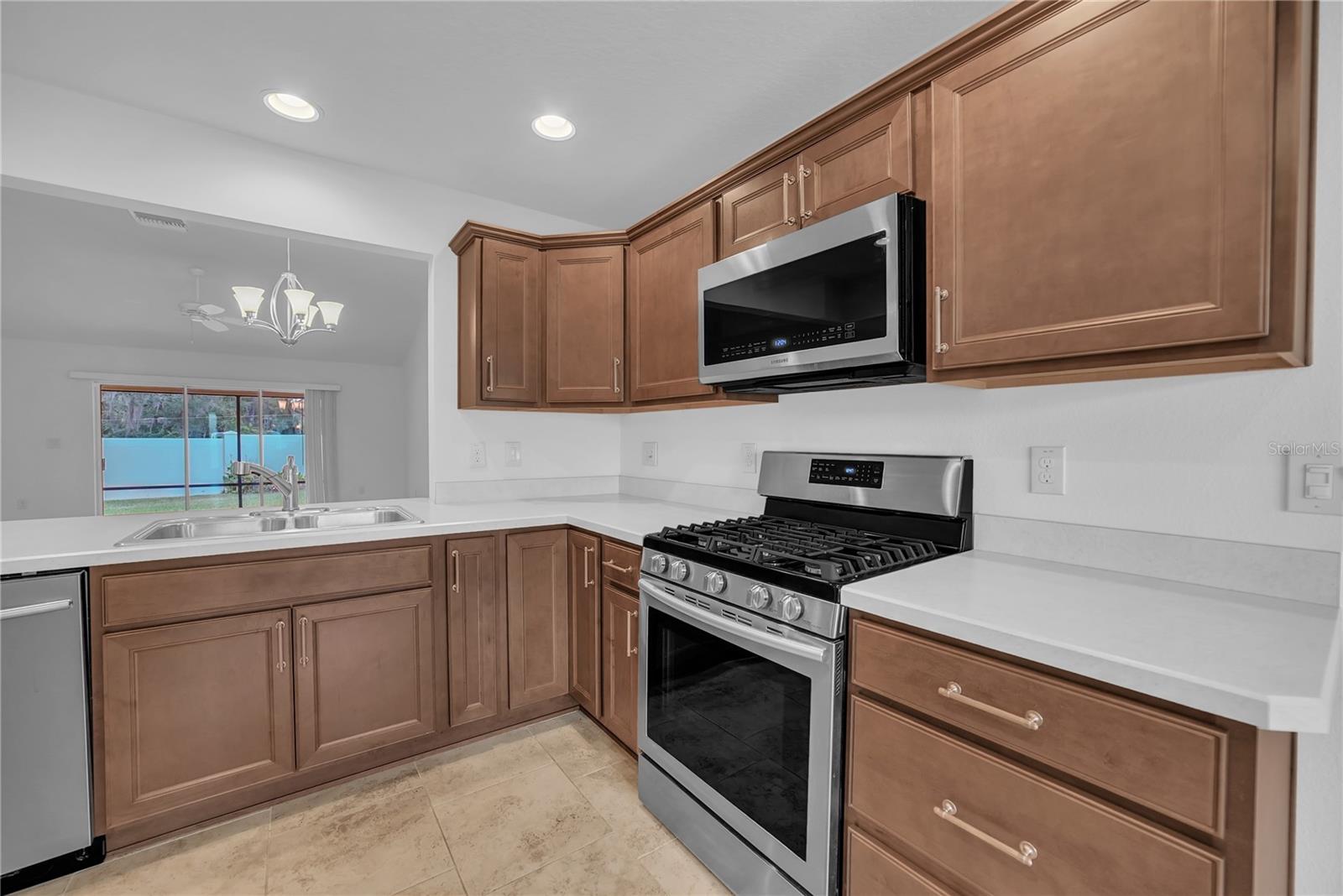 VILLAGES/SOUTHERN OAKS UN 28 - Residential