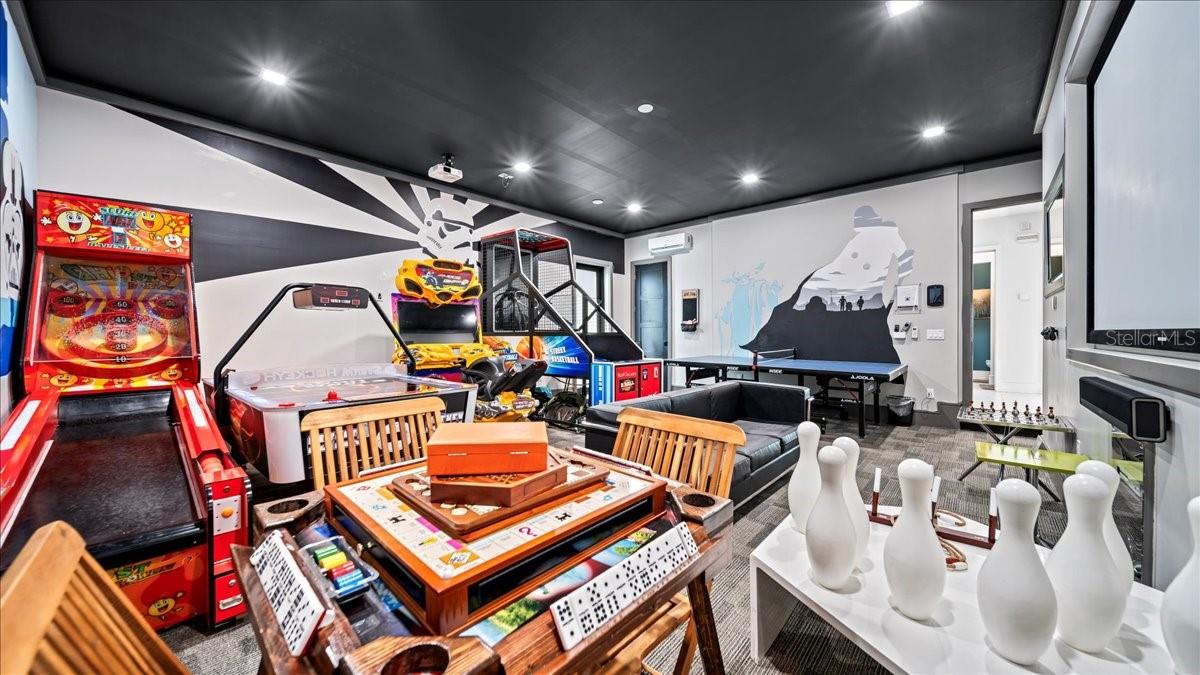 REUNION WEST VLGS NORTH - Residential