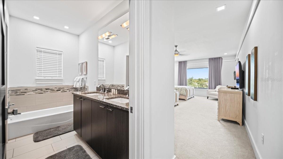 REUNION WEST VLGS NORTH - Residential