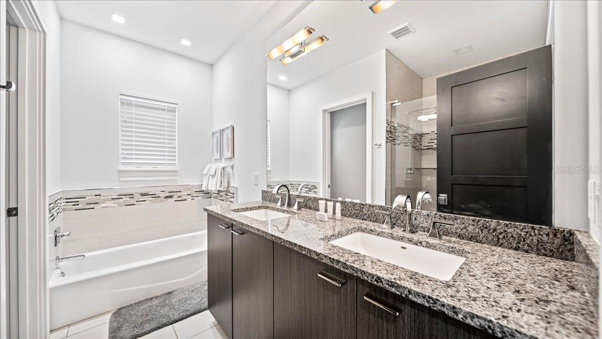 REUNION WEST VLGS NORTH - Residential