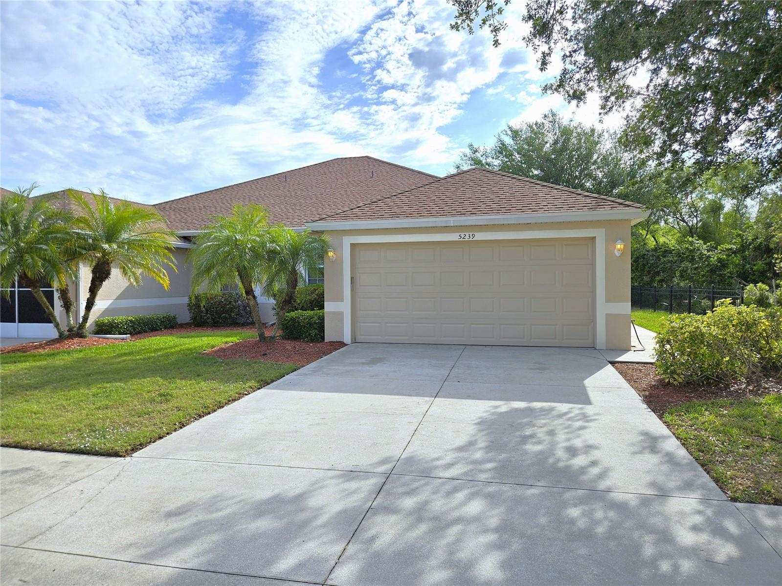 Don't miss out on this hidden gem located in the desirable gated community of Ventura Village. 3 bedrooms, 2 bath, 2 car garage attached home features Vaulted Ceilings, Ceiling fans, new carpets and freshly painted ready for move in. Conveniently close to the clubhouse and community pool, from this location you are minutes away from Manasota Key and the Historical Venice Downtown for convenience shopping, restaurants, beaches and more. This community is centrally located so you don't miss anything about the coastal beach town enjoyment. Available Now!
~Included in rent: Community Landscaping
~Pets: Negotiable
~Pool: Community
~Association: Application & Fee are Required. (Fee is Subject to Change.)