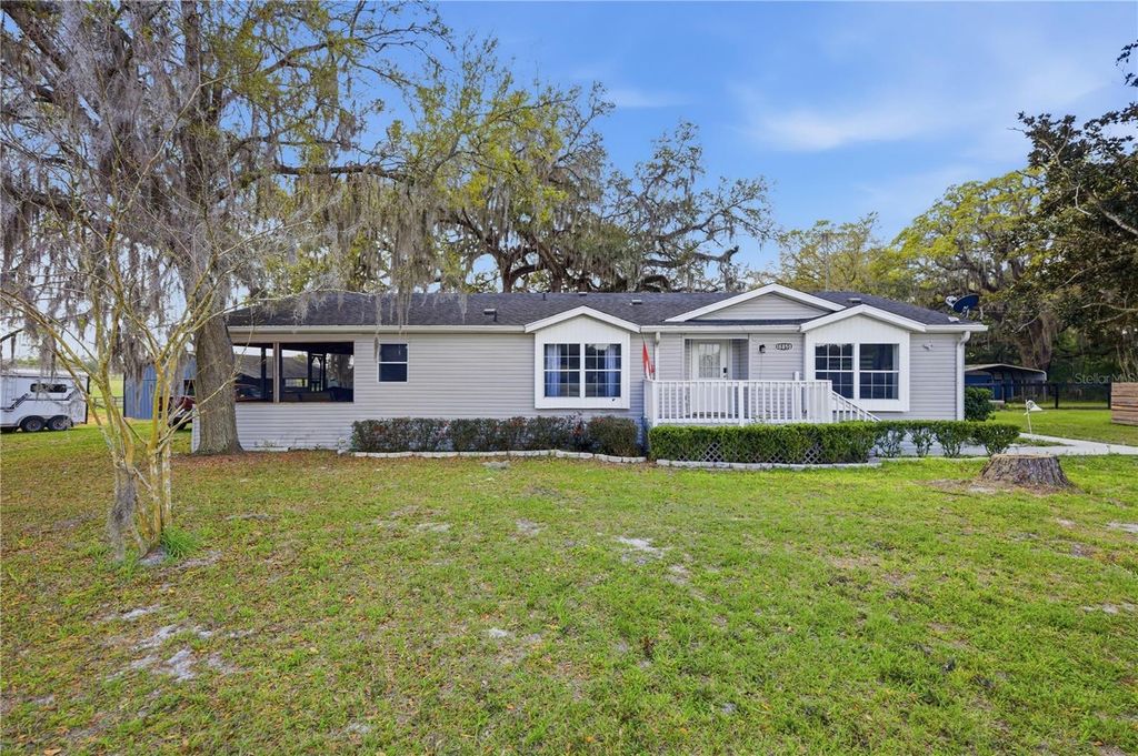 Photo of 18850 SE 12th Lane, Williston, FL 32696 (MLS # OM722612)