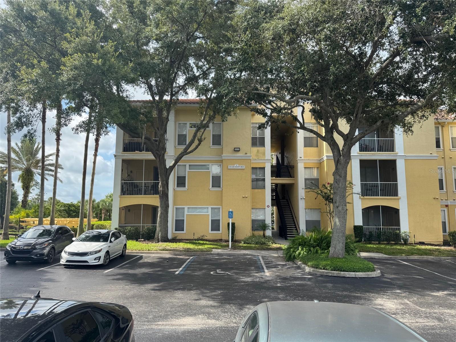 Minutes away from the Maitland business center, I-4, Winter Park and downtown Orlando. Beautiful 2 bedroom 2 bathroom condominium in the gated community of Visconti. The first floor condominium offers community amenities include a resort style pool, fitness center, valet trash service, car wash, basketball and tennis courts.