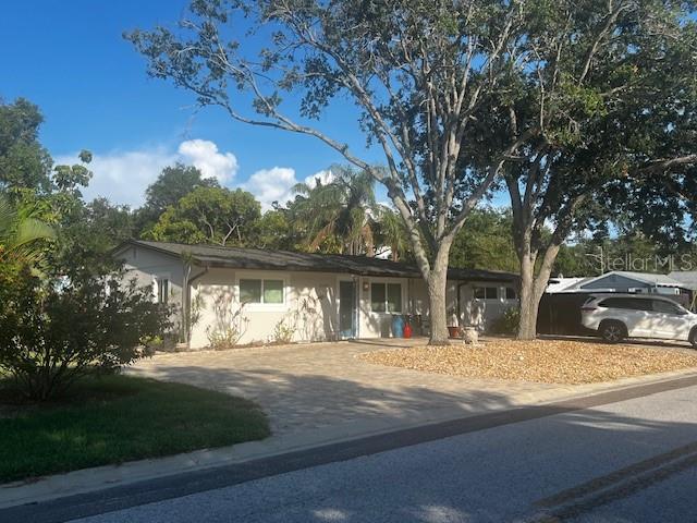 BLOCK HOMEWITH 3 BEDS, 2 BATHS, POOL.ROOF 2018, HURRICANE RATED WINDOWS & DOORS, HVAC/DUCTWORK 2018, WATER HEATER 2018, POOL RESURFACED & NEW POOL EQUIPMENT 2018. SEMI-CIRCULAR PAVER DRIVEWAY.