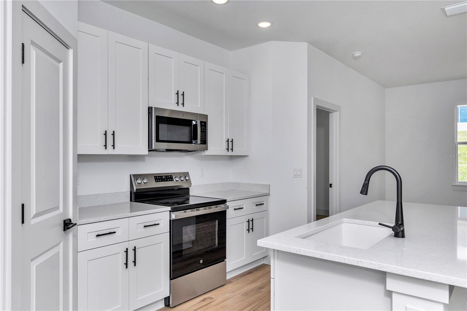 TWIN LAKE ESTATES - Residential