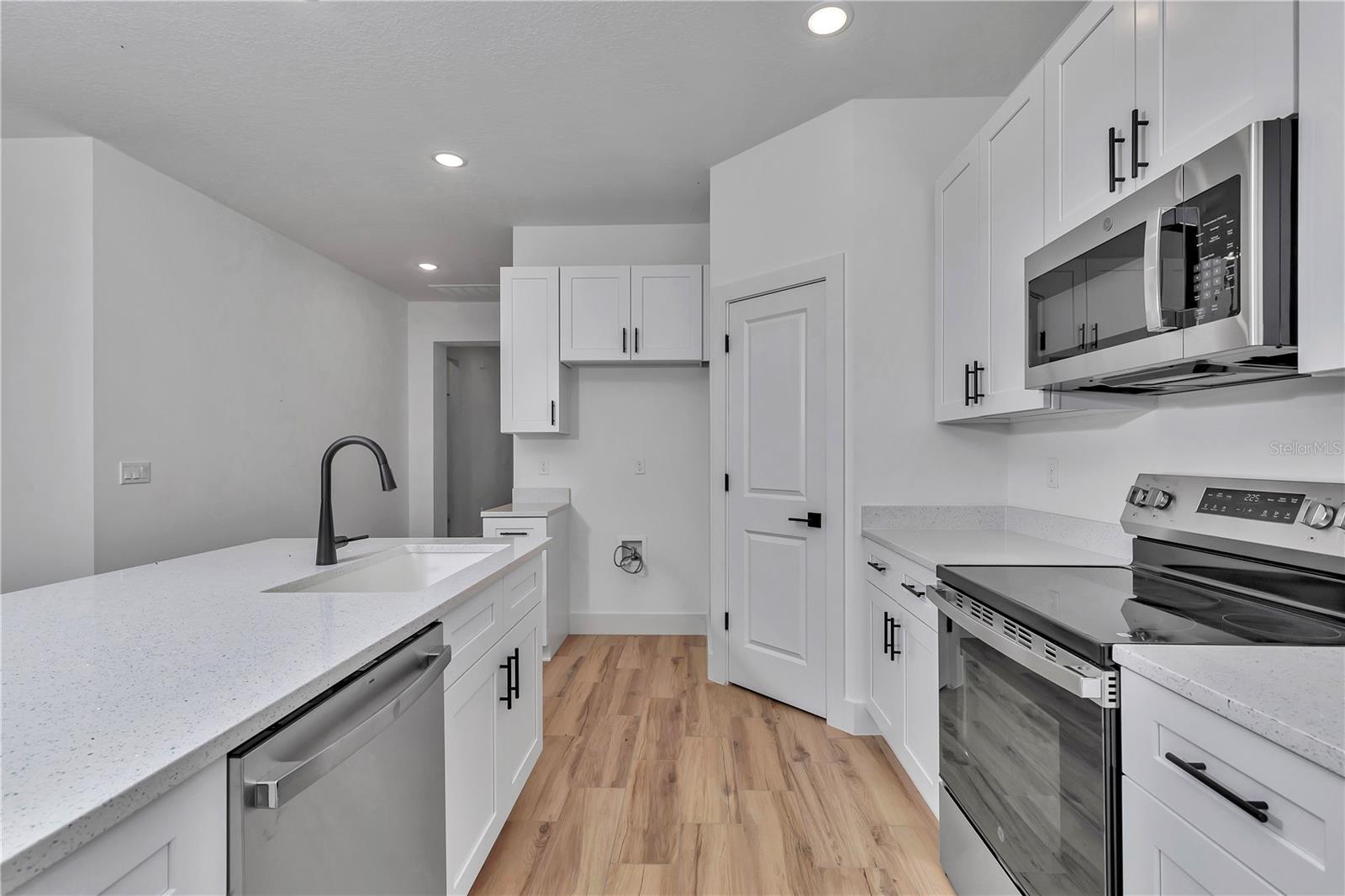 TWIN LAKE ESTATES - Residential
