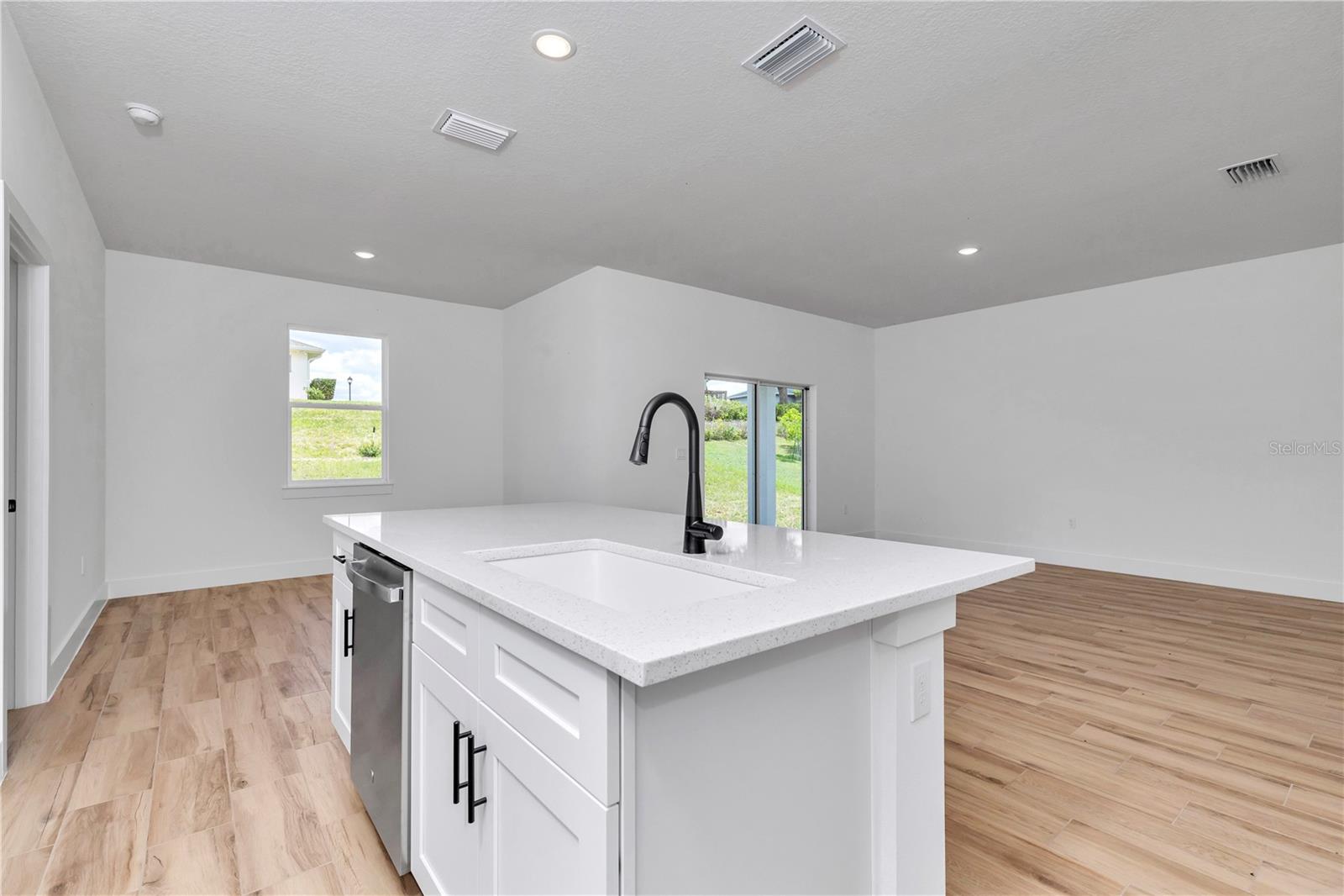 TWIN LAKE ESTATES - Residential