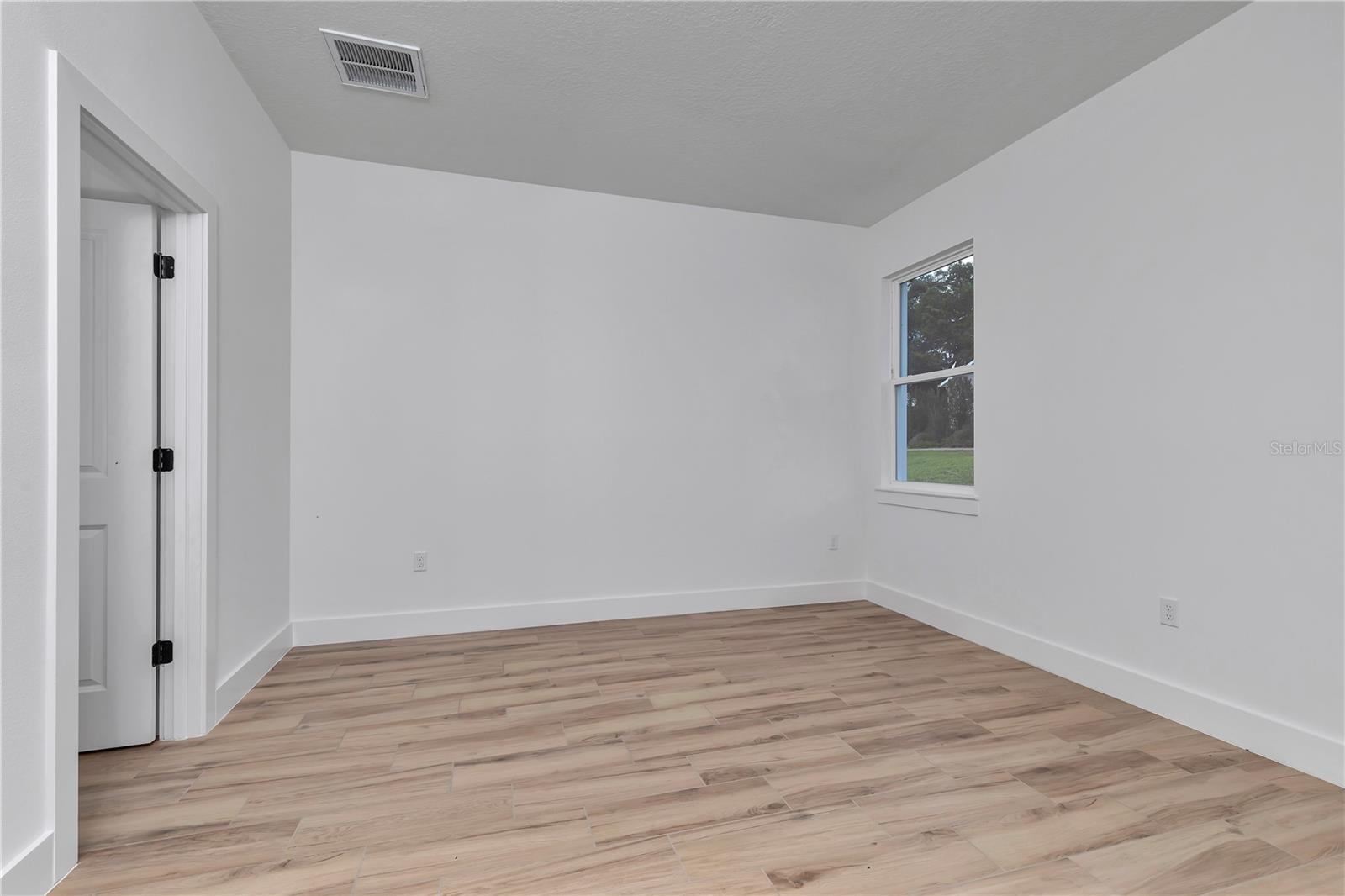 TWIN LAKE ESTATES - Residential