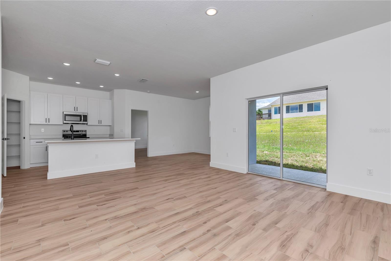 TWIN LAKE ESTATES - Residential