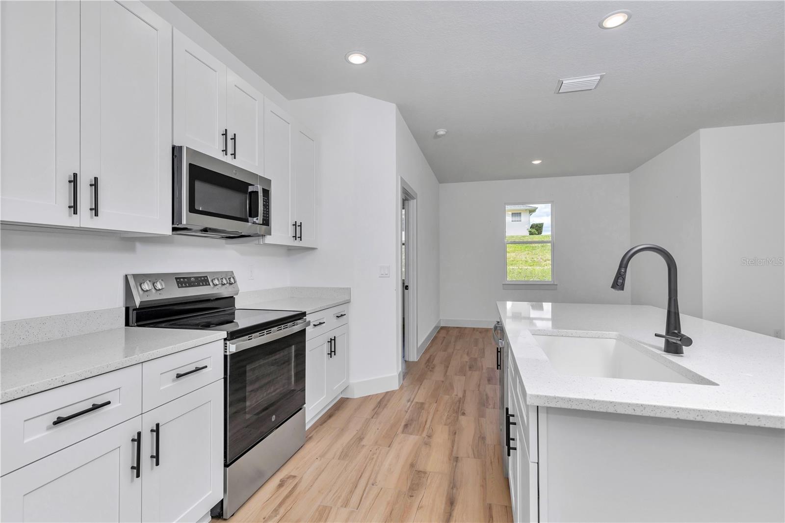 TWIN LAKE ESTATES - Residential