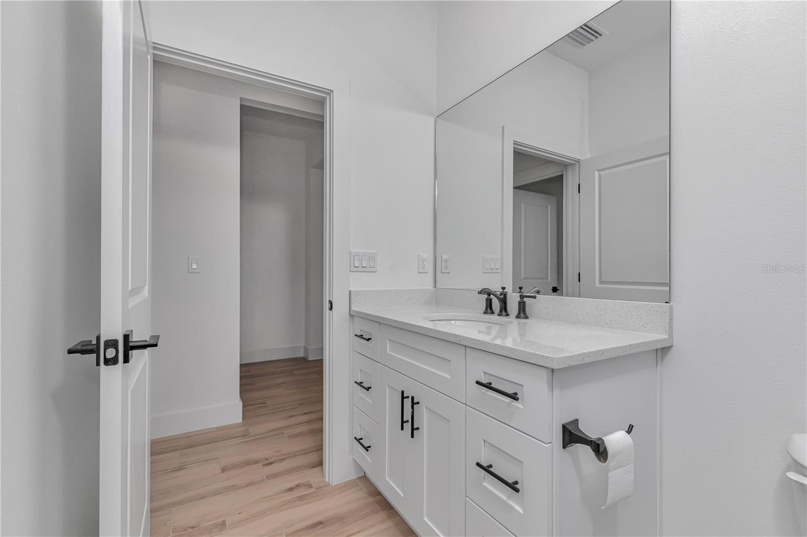 TWIN LAKE ESTATES - Residential