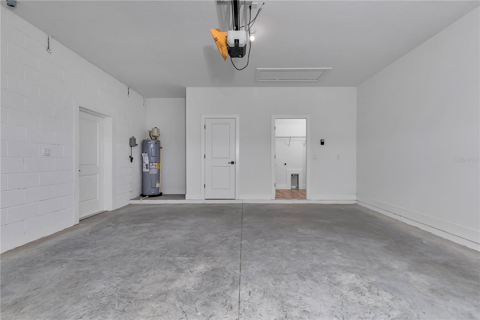 TWIN LAKE ESTATES - Residential