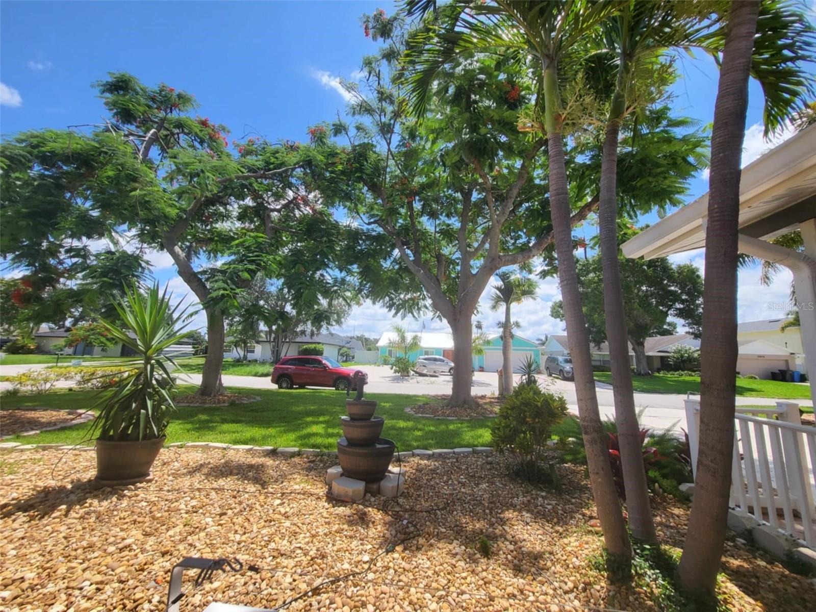 3912 FONTAINEBLEAU DRIVE