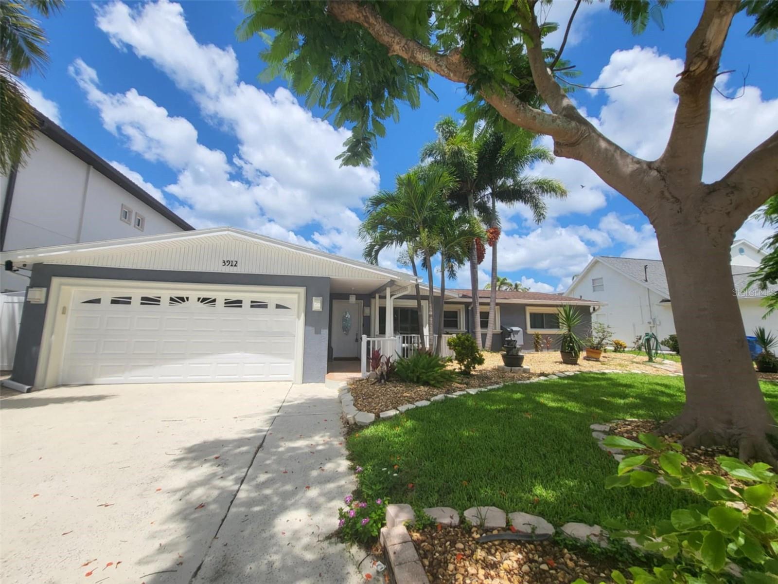 3912 FONTAINEBLEAU DRIVE