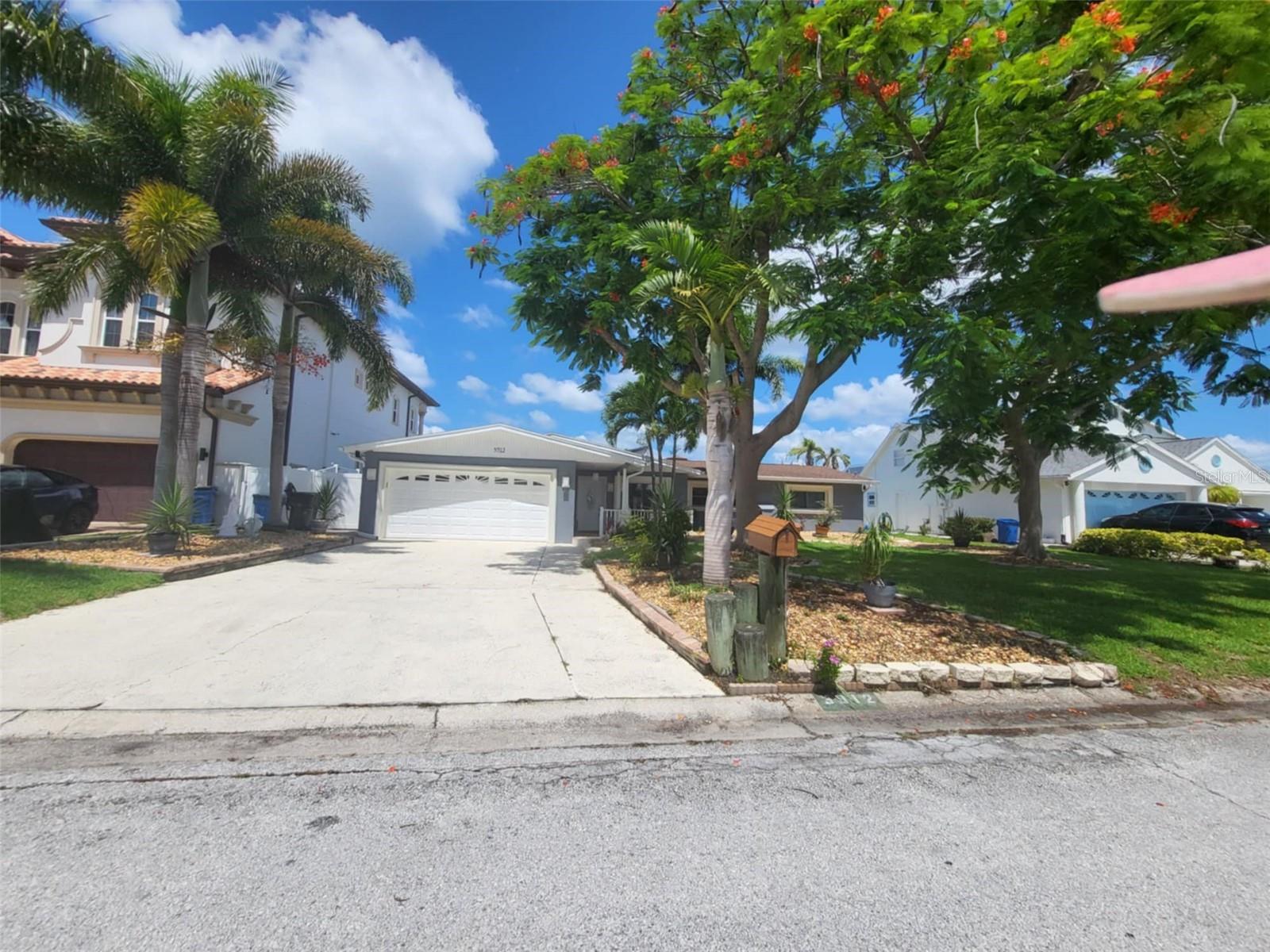 3912 FONTAINEBLEAU DRIVE