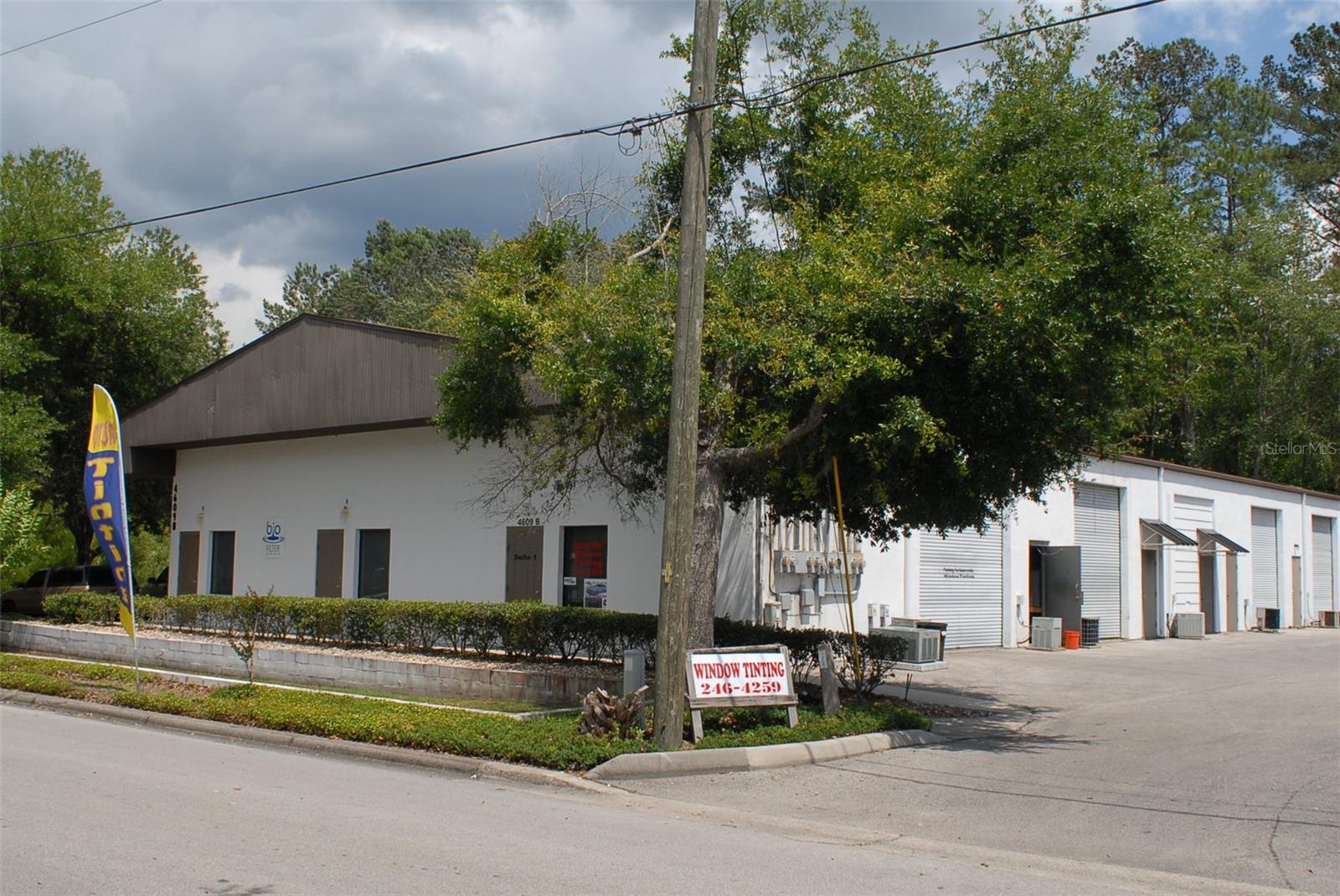 Extremely hard to find 1,200 sf office/ warehouse unit located in NW Gainesville's prime industrial corridor! Fully refreshed with new paint, trim, doors, and flooring. This unit offers approximately 50% office space and approximately 50% warehouse space. Hurry this space won't last long! Lease rate is based upon a 5 year lease.